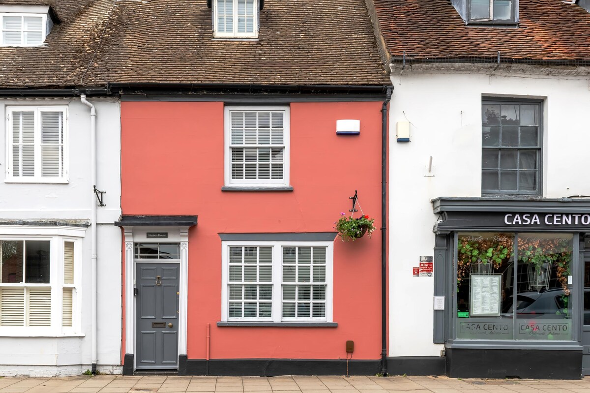 Top performing Airbnb: 17th-century house in the heart of Stony Stratford in Milton Keynes