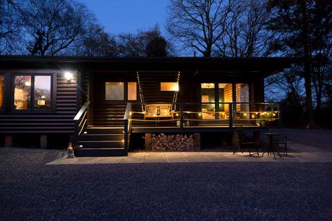 A Romantic Luxury Log Cabin with a Hot Tub
