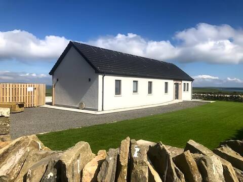 BLACKHALL 3-bedroom bungalow with hot-tub