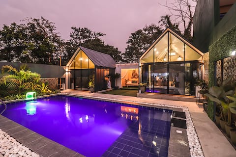 Stunning Glasshouse Cabin Retreat in Metro Manila