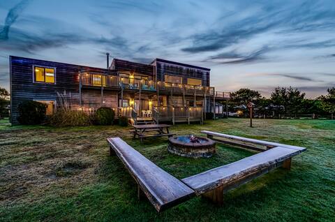 4-Acre BEACH Farmhouse: NEW Hot Tub/Firepit/Slp 14