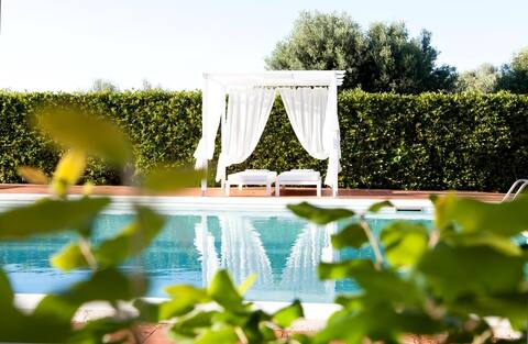 6 bedroom villa, pool, garden and barbecue