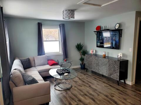Gorgeous 2 Bdrm, 2 Bath unit with 5 appliances!