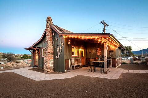 Peaceful Historic Cabin in Camp Verde-Near Sedona
