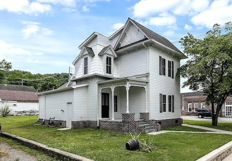 Majestic 1880s Victorian at Windrock Mountain