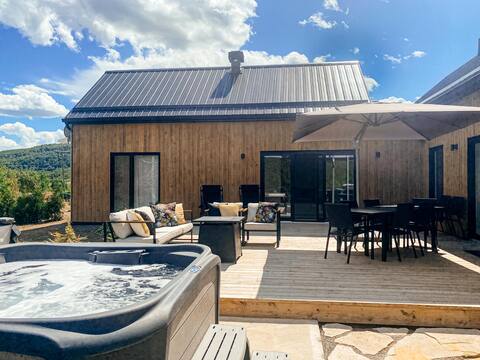 Chalet with SPA located on the banks of the Saint-Maurice.