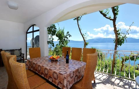Spacious apartment and a terrace overlooking sea:)