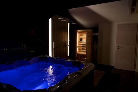 Beautiful villa le89golden with jacuzzi and sauna