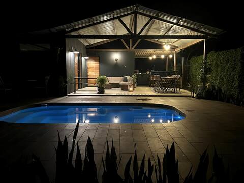 Cozy guest home with pool
