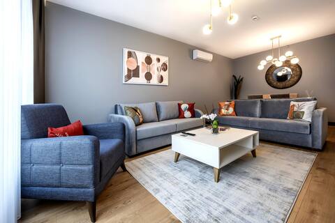 Charming 2BDR house with city view#