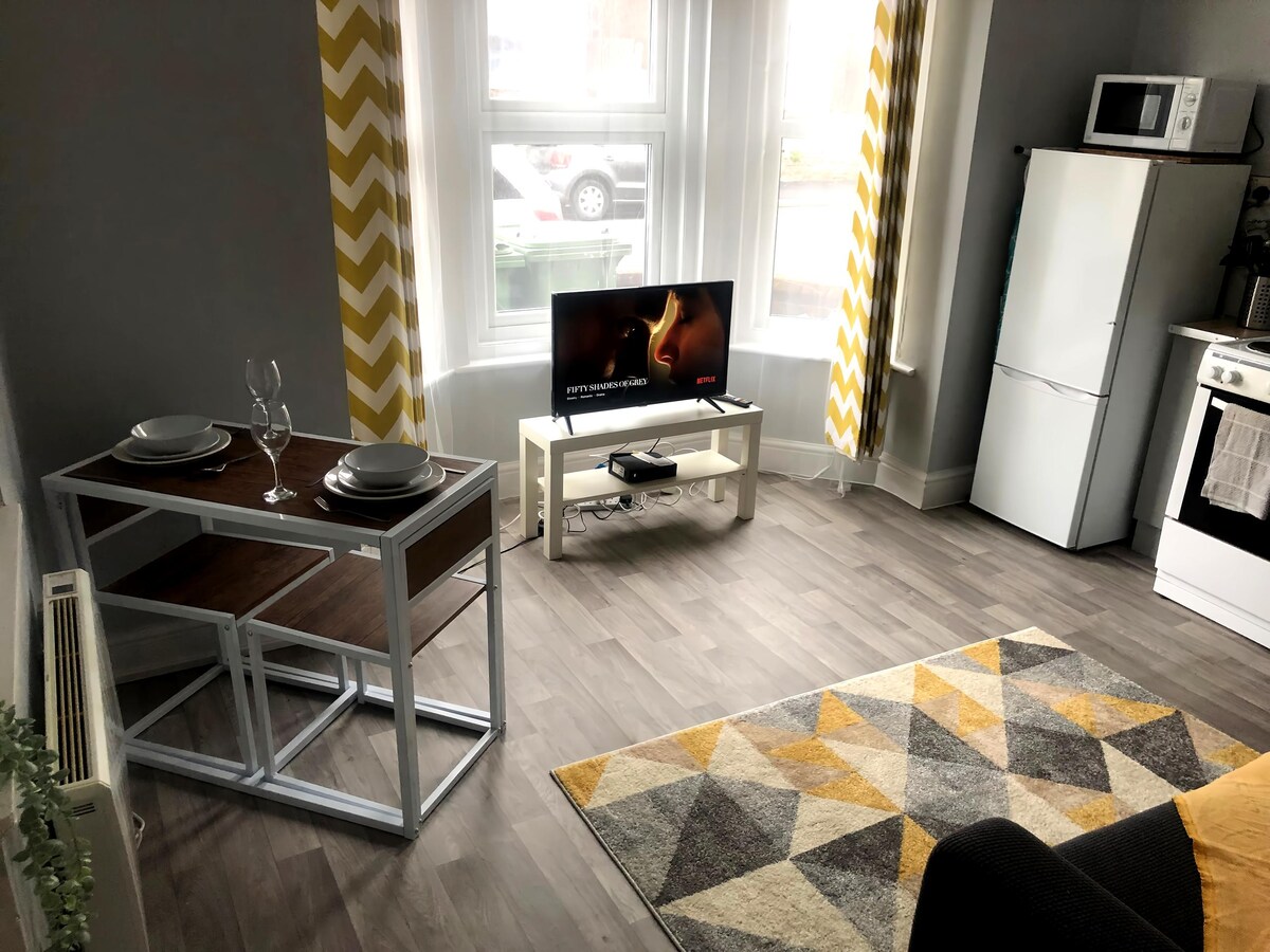 Top performing Airbnb: Cosy City Centre 1 bedroom Serviced Apartment in Marchwood