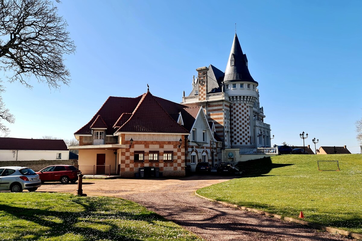 Top performing Airbnb: Near Valenciennes – 24 m² app in castle outbuildings in Archidiocèse De Cambrai