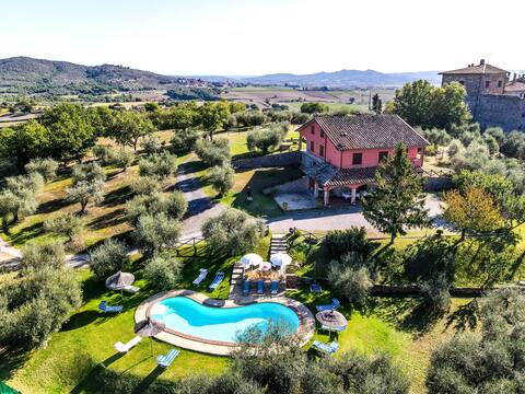 Large Villa with pool, garden near Trasimeno Lake