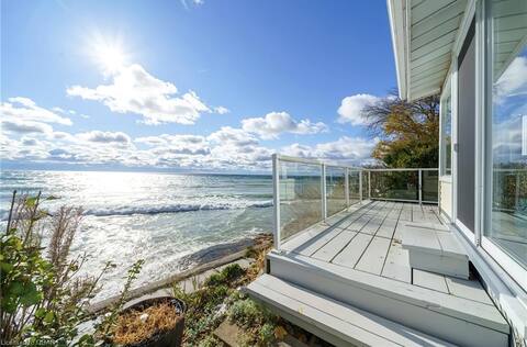 Land's End 2 Bedroom House in the Heart of PEC