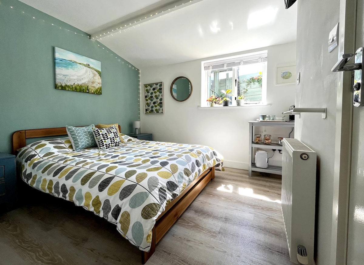 Popular Airbnb listing: Newquay studio with ensuite and garden space in Newquay