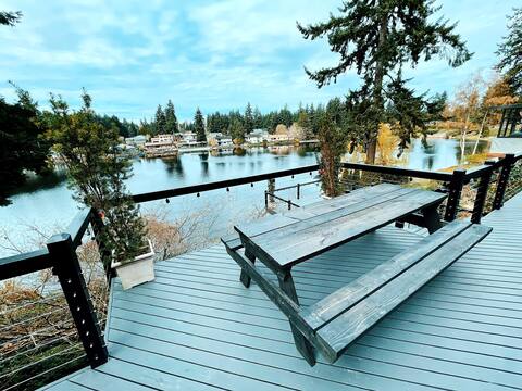 Luxury Escape: 4BR Lakehouse with Full Amenities