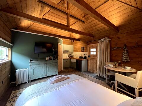 Popular Airbnb listing: Delightful granary studio in Bromley
