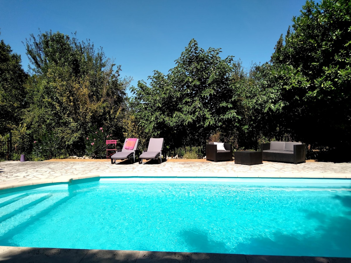 Popular Airbnb listing: La Bergerie – 4 people – with shared pool in Monteux