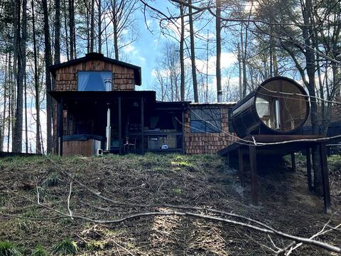 * Redwood Lodge * Floyd County, Virginia