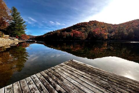 Amazing Lakefront home with private NEW dock