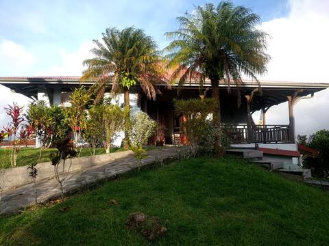 Warm F4 house in a pleasant setting