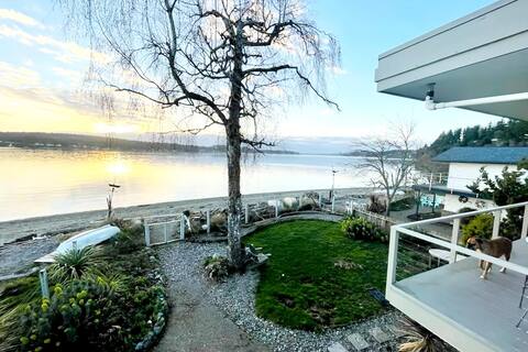 Beachfront vacation home with mountain view. WOW
