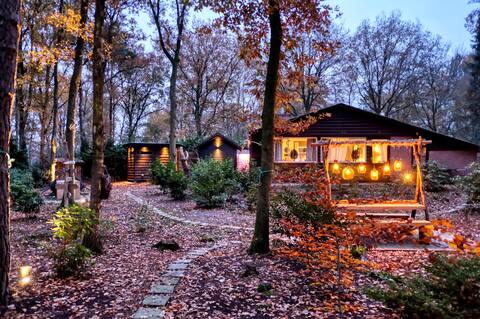 Lodge in a bush setting with Hottub & Sauna