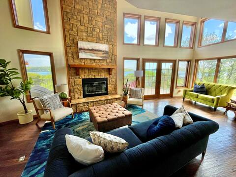 Lost Bridge Lodge on BEAVER LAKE! Across from POOL