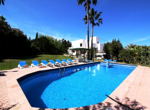 Villa Carvi - Great Location | Spacious | Private