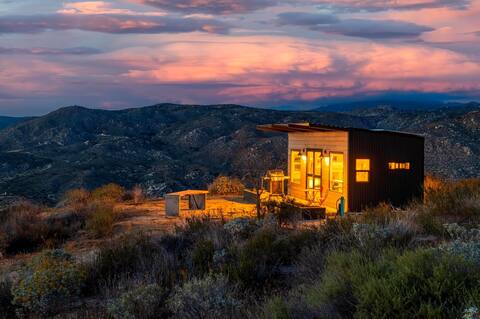 Luxury Off-Grid Desert Retreat: The Overlook