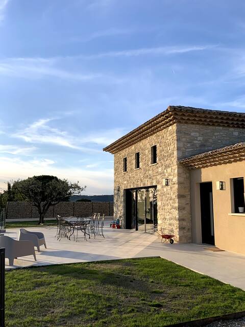 Beautiful new villa with pool