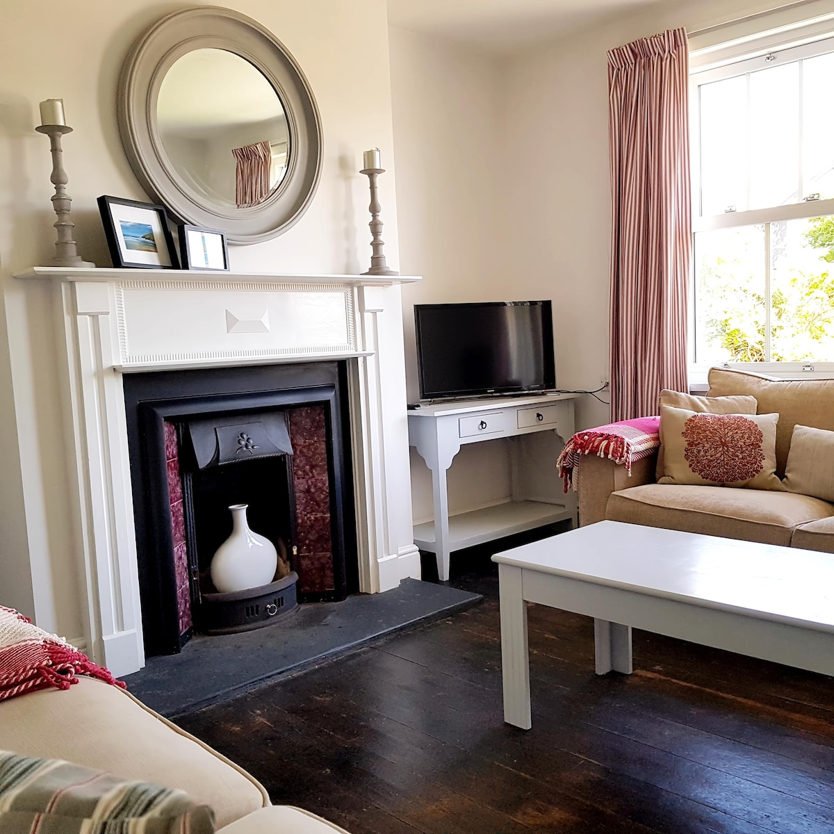 Top performing Airbnb: Cheerful family home St Merryn 4 beds & garden in St. Merryn