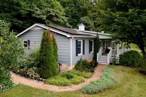Cozy farmhouse w/ mountain views, near W&L, VMI