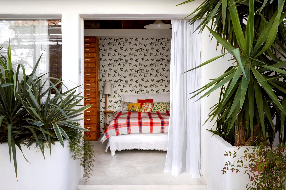 Top Airbnb: The city center shed in Marseille