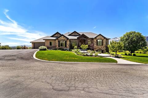 Beautiful 8-Bedroom Mountain Home - Weber Canyon