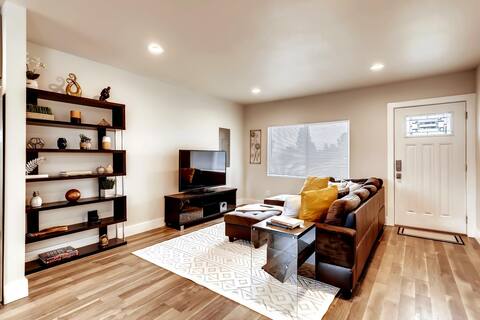 Gorgeous, Contemporary * 4BD, 2 Bath Home w/ AC!