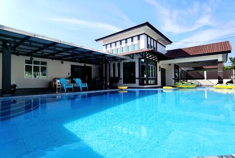 MemoriesHomestay5 ~ Bbq ~ Pool ~ Gamepad ~ 7 rooms 26 + pax!