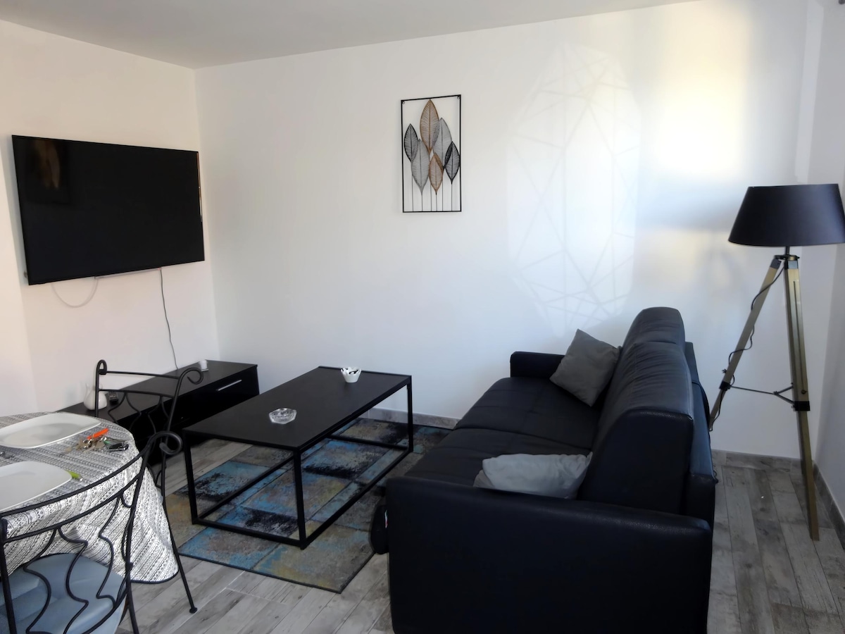 Top performing Airbnb: Lovely quiet apartment with a hot tub in Marseillan