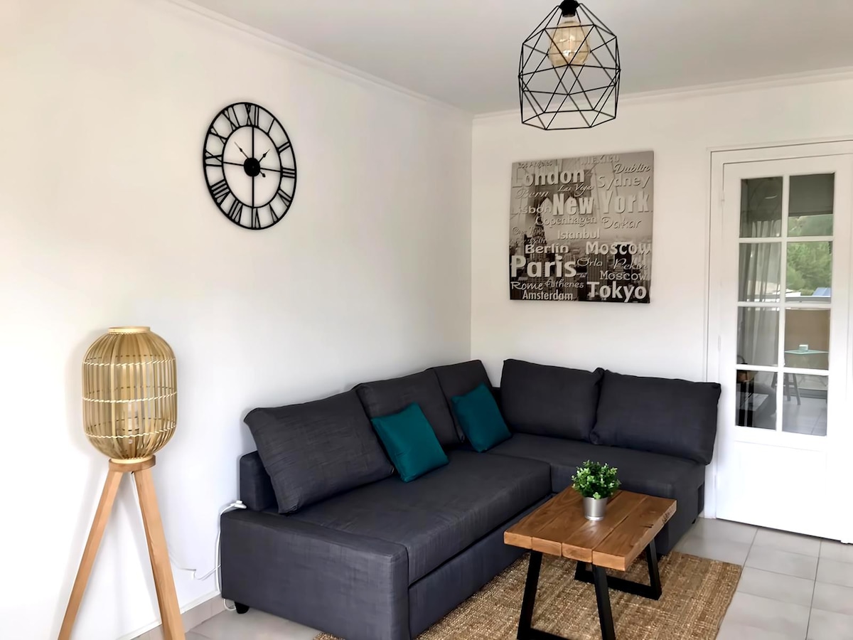 Erfolgreiche Airbnb-Immobilie: Beautiful 2-room with pool, wifi, Netflix in Cagnes Sur Mer