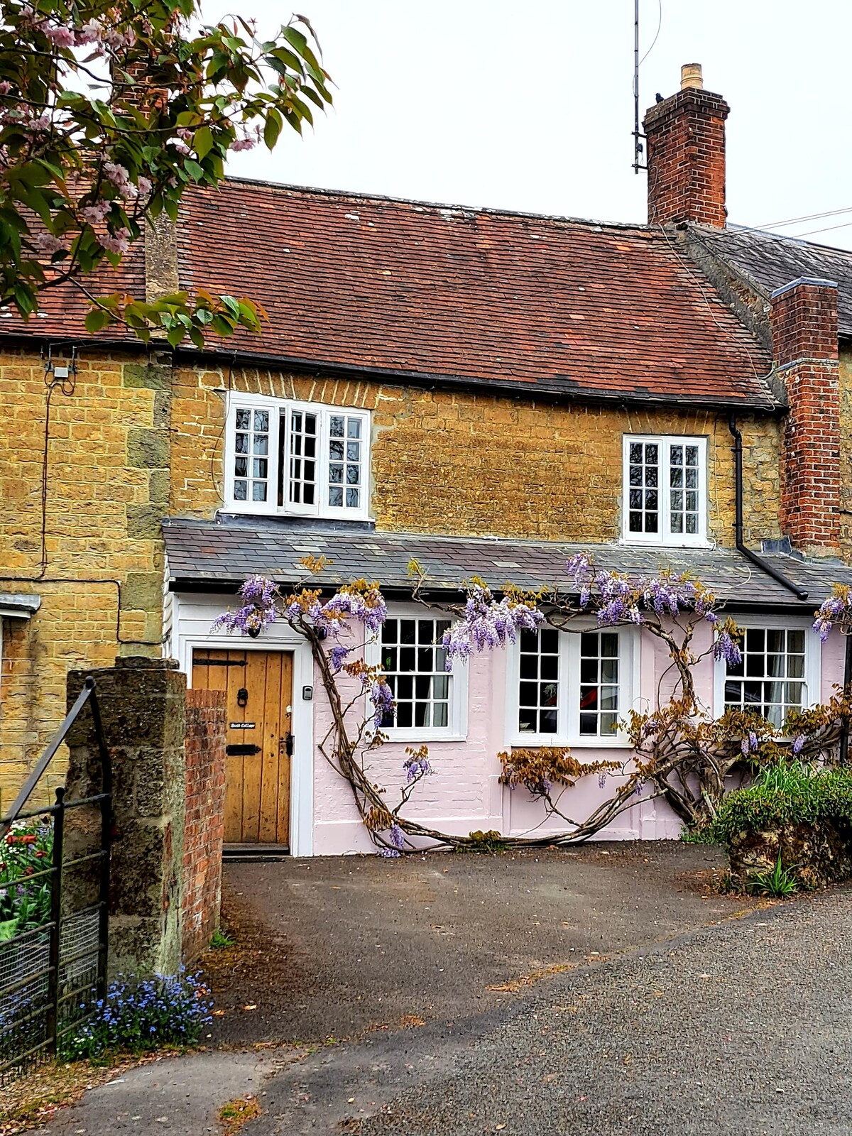 Top performing Airbnb: Cosy Cottage nestled in the Dorset Countryside in Dorset