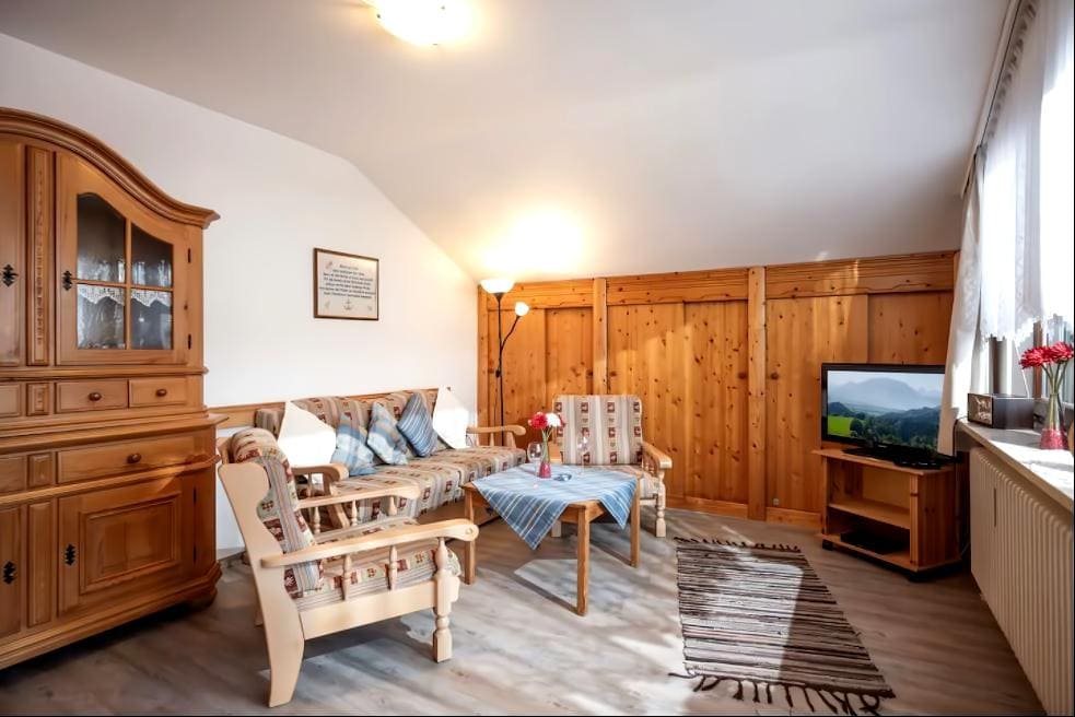 Airbnb con migliori performance: Idyllic apartment - swimming pool, sauna a Oberaudorf