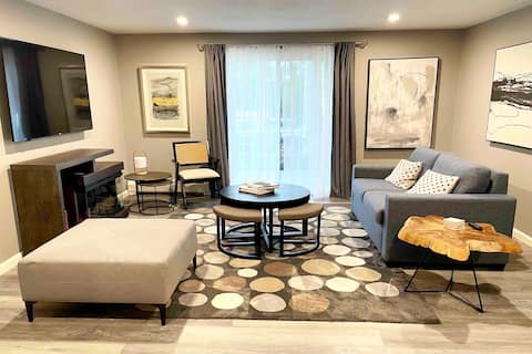 King of the Hill! Gracious 2BR, Dazzling Design!