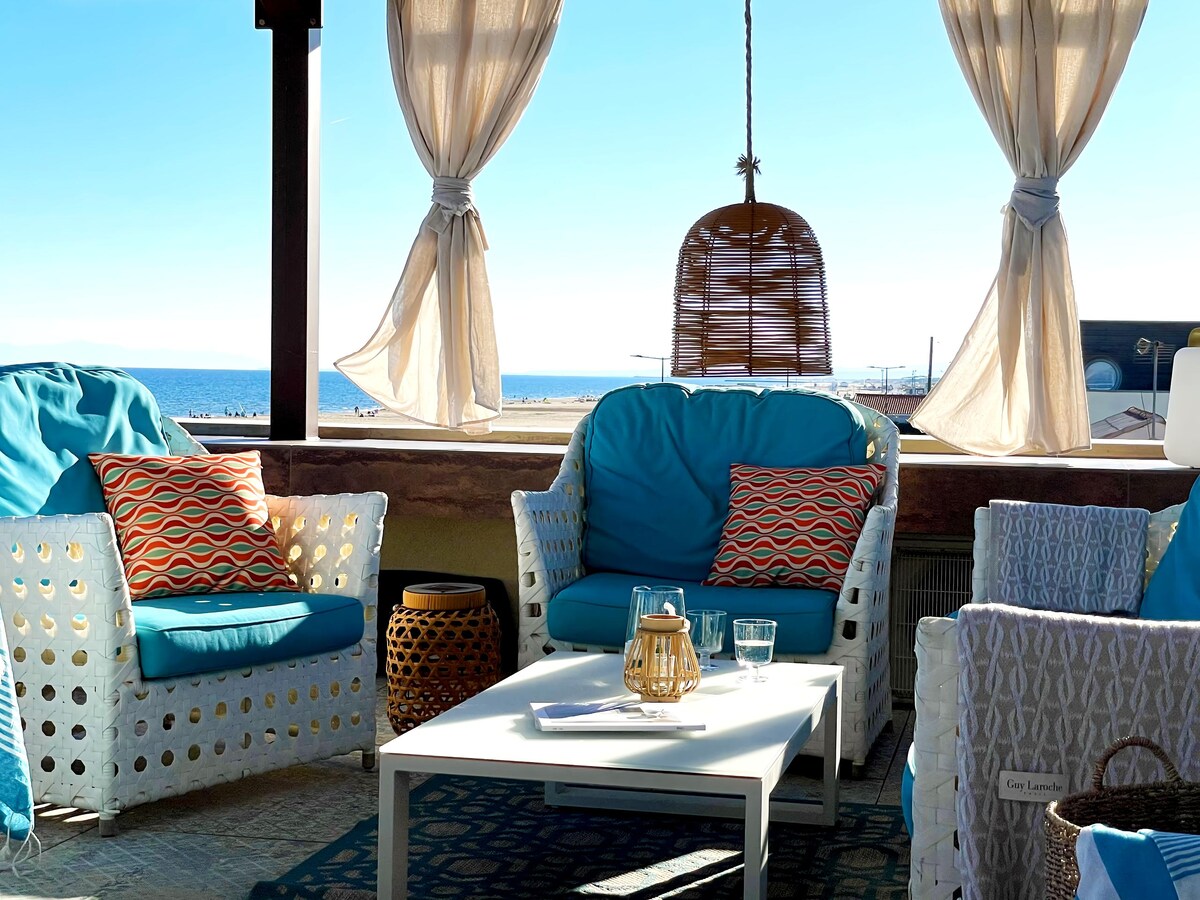 Popular Airbnb listing: Seafront - designer duplex - getaway - parking in Narbonne