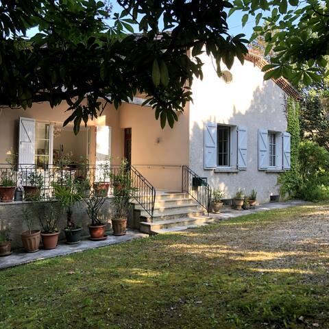 Spacious orchard villa at the foot of Lectoure