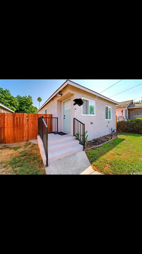 Comfortable,Cozy, Compton Gem W/ Fire Pit&Parking!