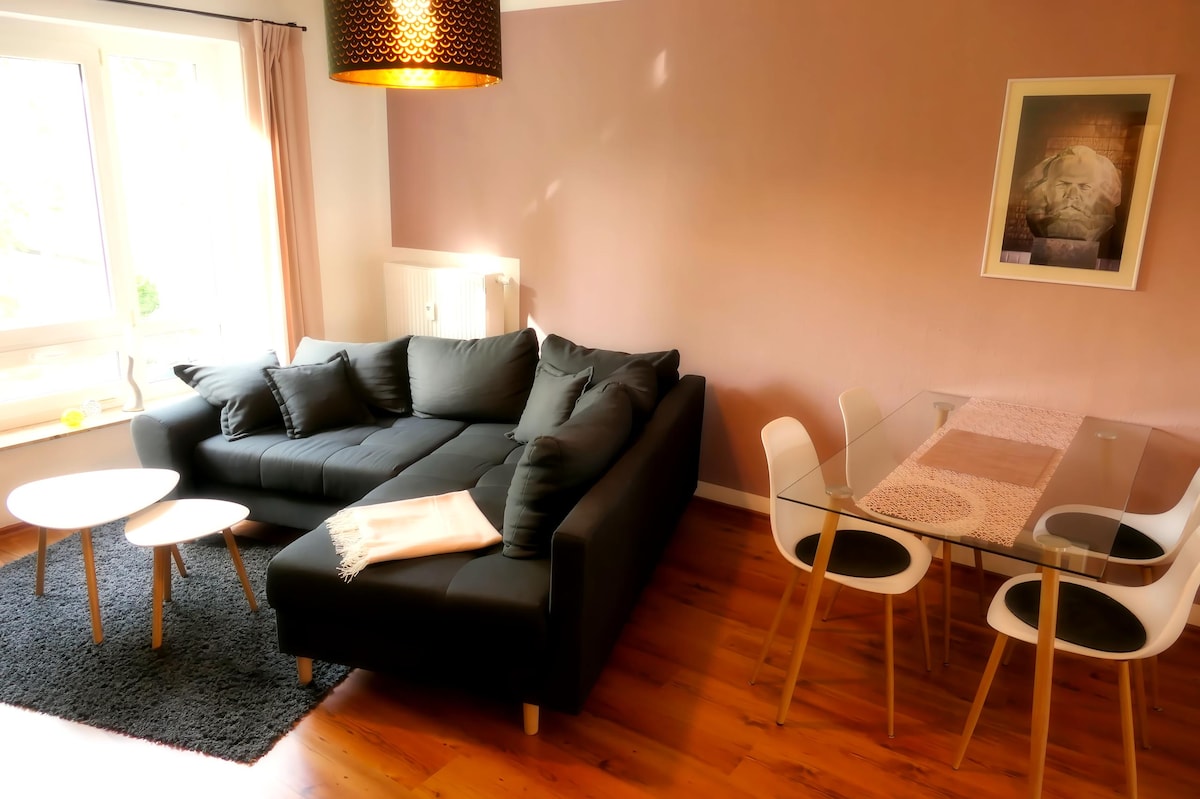 Successful Airbnb property: Apartment "Kirschblüte", balcony, close to the city center in Chemnitz