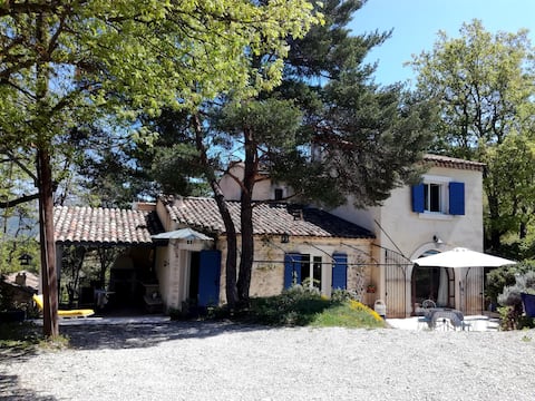 Villa with pool - beautiful view quiet environment