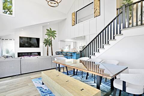 Lakehouse w/ 3 Big Suites (6BDR/ 4BTH) +HUGE Beach