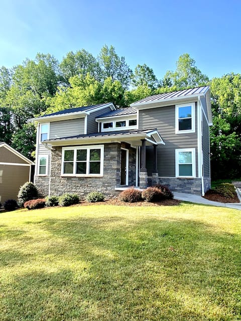 Spacious 4BD/4.5BA home close to downtown & LR!