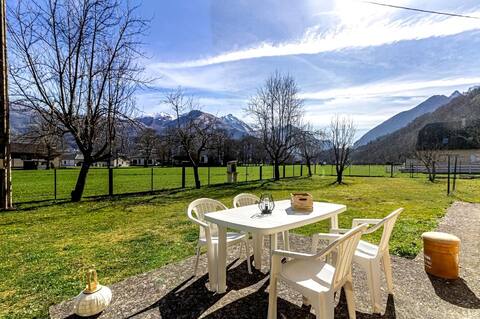 Private cottage in House with garden 500 m2 with trees